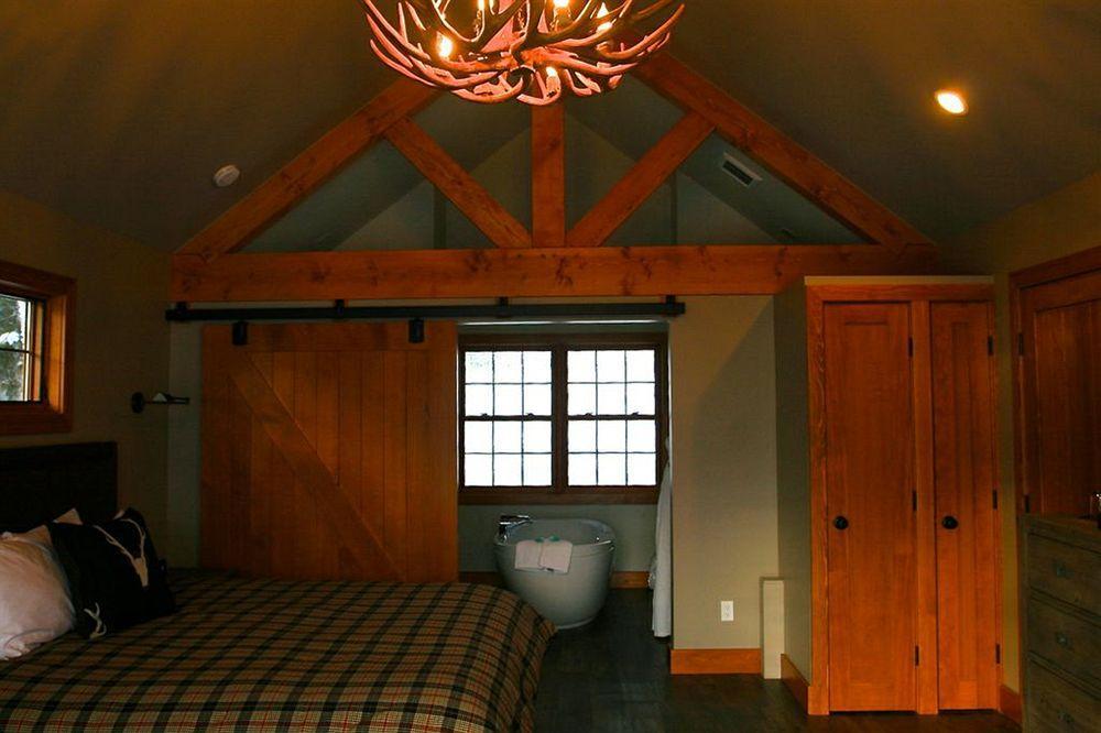 Heather Mountain Lodge Rogers Pass Exterior photo