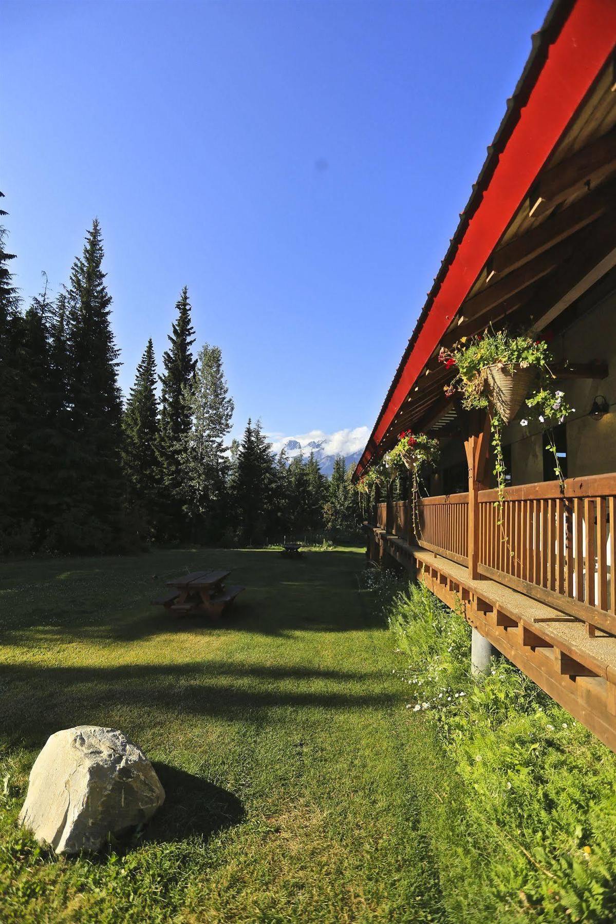 Heather Mountain Lodge Rogers Pass Exterior photo